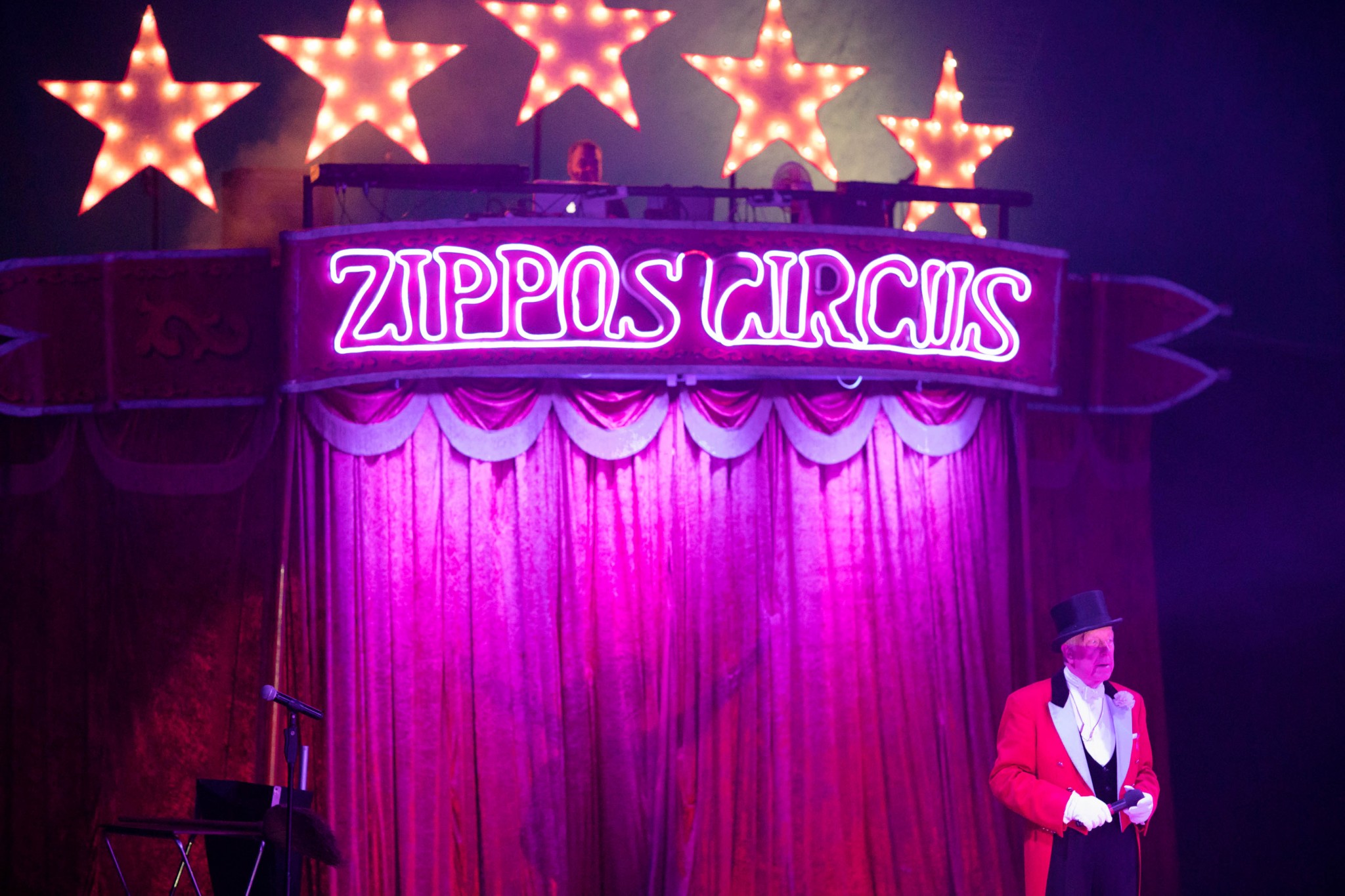 zippos-circus-family-days-out-children-with-cancer-uk