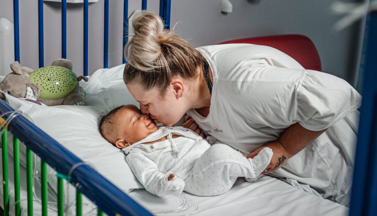 Mum kissing Amelia in hospital